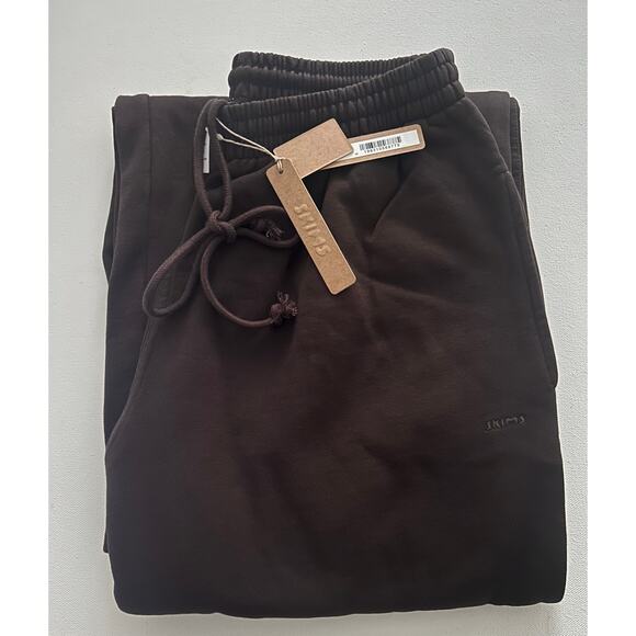 Skims Boyfriend Oversized straight leg pant-pockets-size Small-Color is Espresso - Picture 5 of 9